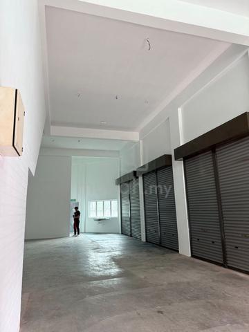 Best Deal! Ground floor one city Shoplot for rental 1