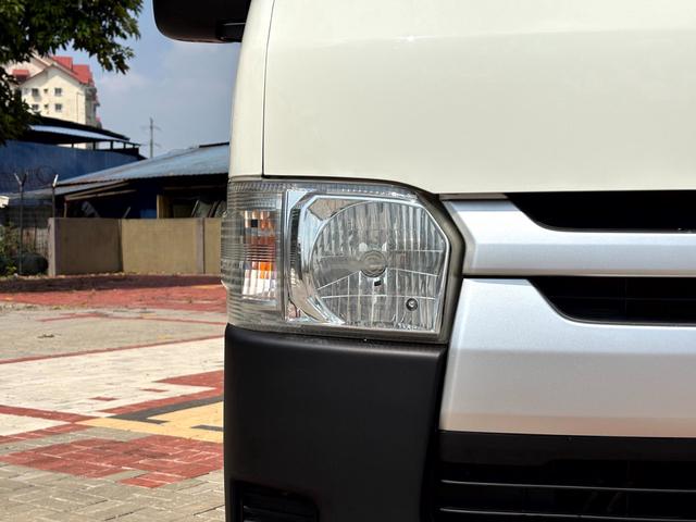 2015 Toyota HIACE 2.5 KDH200 F.LIFT (M) 14 SEAT - 5