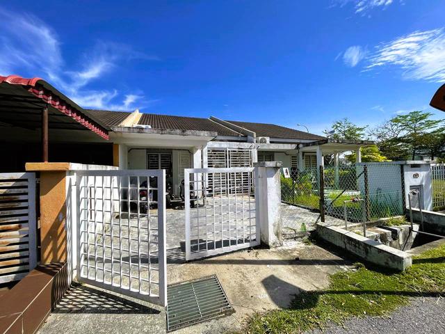 DEKAT SURAU, SEBELAH PADANG - Single storey Timur @ Bandar Baru Enstek 1