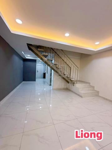 Permas Jaya full loan low cost fully renovated 3B2B freehold near CIQ 1