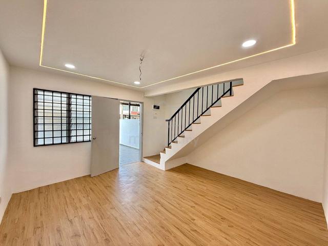 [FULL LOAN] Taman Molek @ 2 Storey Low Cost, 3bedroom 1