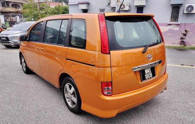 2004 Toyota Isis Platana Zmn10 1.8 Auto - 4