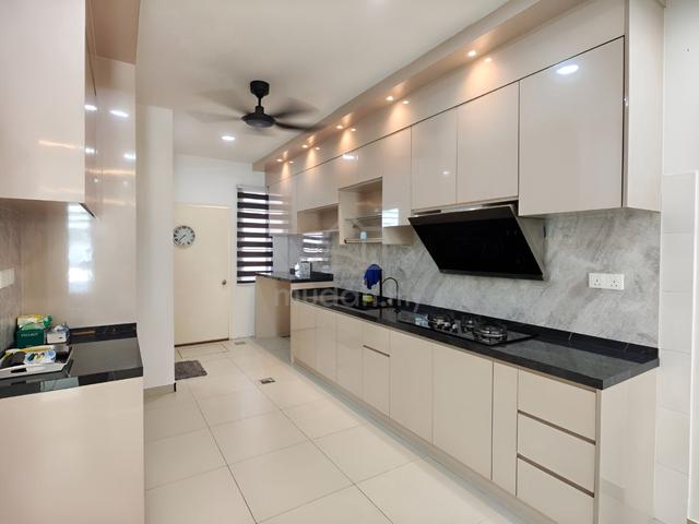 (PARTIALLY FURNISHED) Tiara Sendayan Teres 2 Tingkat 1