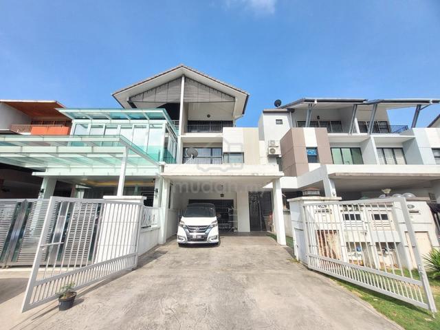 2.5 Storey Terrace, Frangipani Cahaya Alam, Seksyen U12, Shah Alam 1