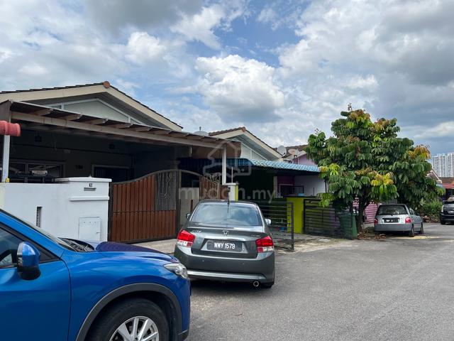 Single storey terrace house at Semenyih, Selangor. 1