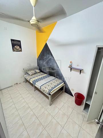 Single Room Male at Desaminium Rimba Taman Equine, Seri Kembangan 1