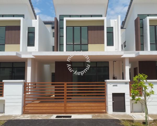 Taman Saujana KLIA, Rooms for Rent, Women only, Fully Furnished 1