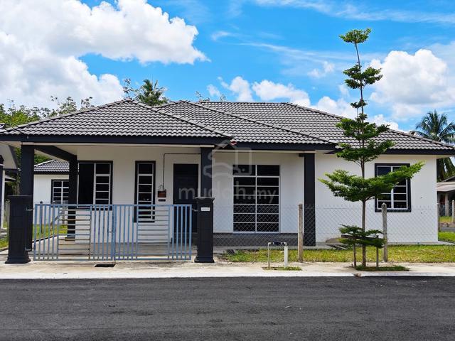 Rumah Banglo Setingkat Di Paka 1