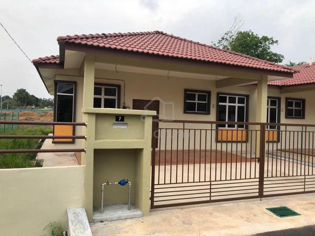 Rumah Semi D Salak Tinggi 1