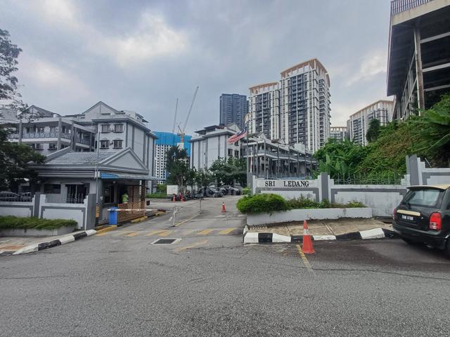 Sri Ledang 1