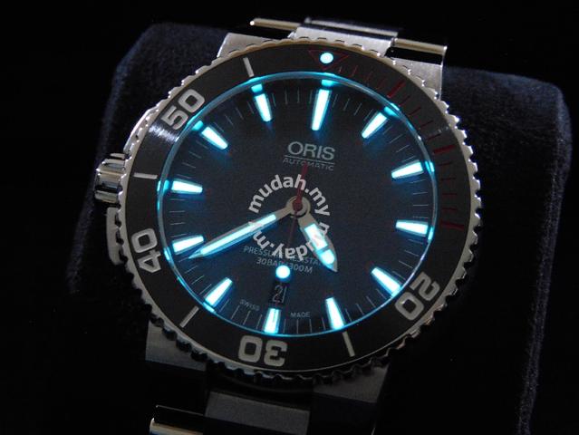 Limited Edition Oris Aquis Red. left hand drive Watches