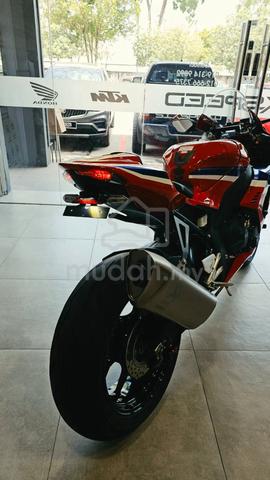 Honda CBR1000RR-R SP - photo 3 of 9