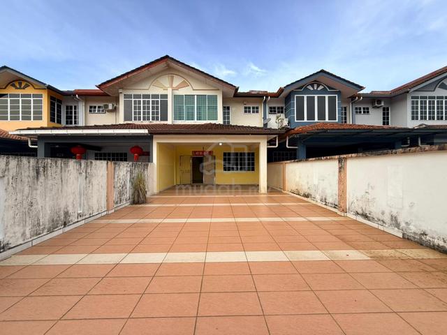 Midway Cresent Double Storey Terrace Intermediate Long Car Porch 1
