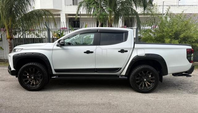 2022 /23 Mitsubishi TRITON 2.4 VGT PREMIUM (A) FSR - 4