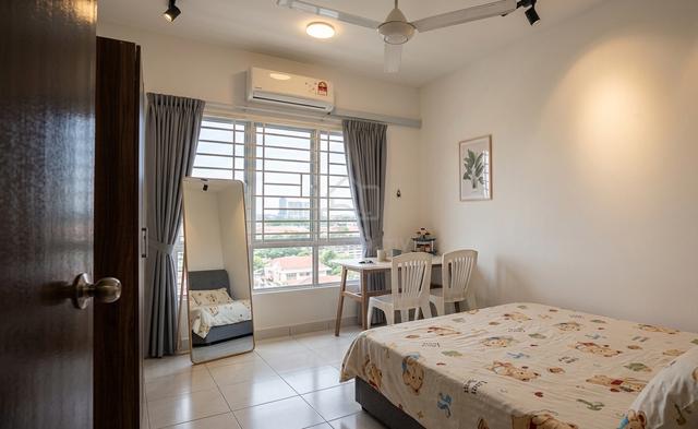 Perempuan Bilik Sewa Setia Alam City Mall Room for Rent Female Unit 1