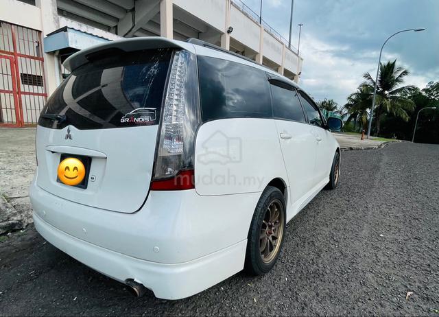 2010 Mitsubishi GRANDIS 2.4 FACELIFT (A) - 3