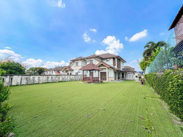 HUGE LAND! Semi-D Double Storey Laman Kekwa Nilai Impian 1