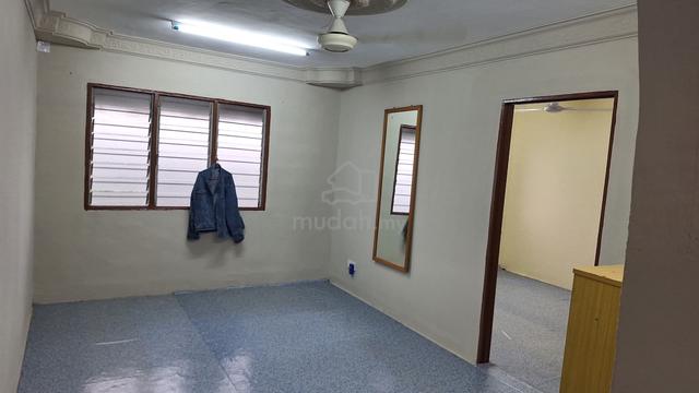 Rumah Kos Rendah 3 Bilik Untuk Disewa di Bukit Sentosa 3, Rawang 1