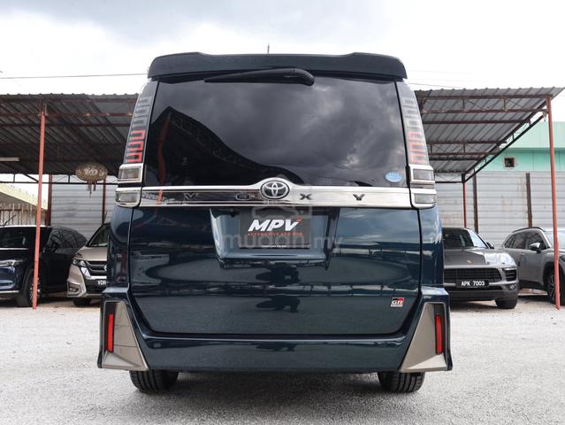 2018 Toyota VOXY 2.0(A) ZS GR SPORT M442 - 3