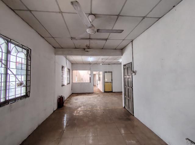 Ayer Keroh Main Road (1st Floor) End Lot For Rent 1