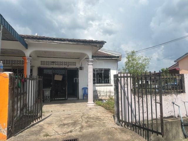 End lot Taman Mahsan Bahau 1