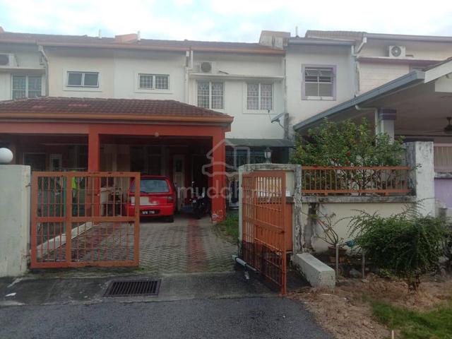 Taman Pinggiran  USJ 2, Subang Jaya. Double Storey Terrace House 1