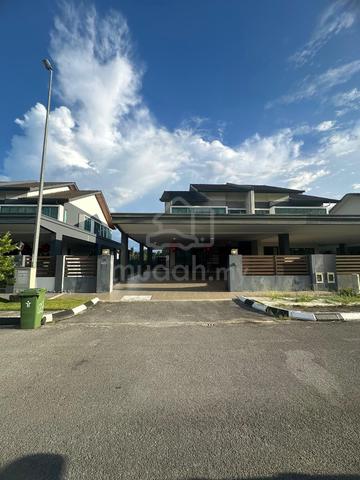 Green Gate Stephen Yong Gated & Guarded Semi Detached House 1