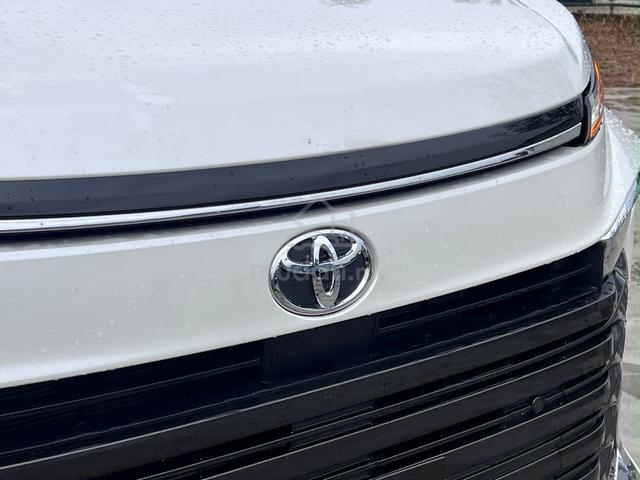 16k KM 2023 Toyota VOXY SZ 3 LED w LEG REST - 3