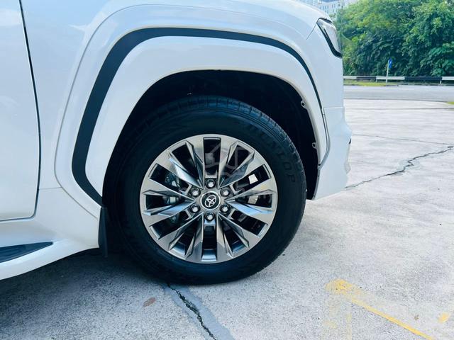 2024 Toyota LANDCRUISER 3.5 ZX Fully Loaded 3k KM - 5