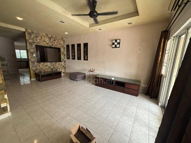 Below Market & Non bumi | 2 Storey Terrace @ Bukit Subang U16 1