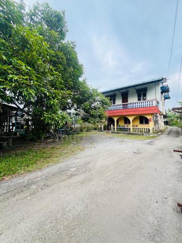 Double Storey Bungalow House For Rent 1