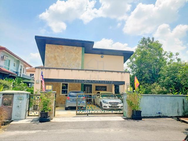 Partially Furnished End Lot Individual Design Bungalow Bangi Villa 1