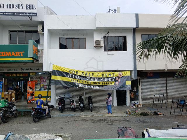 Shop To Let 1