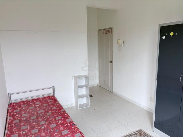 room for male in Ayer Keroh 1