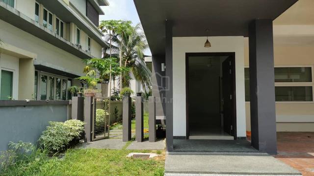 The Rafflesia 3Story House Damansara Perdana for rent near dash curve 1