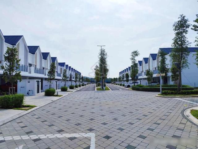 Town House in Dengkil [10 min to Xiamen University Malaysia] 1