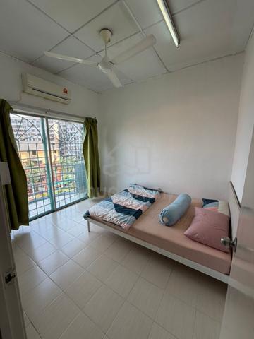 Kenari Court 1