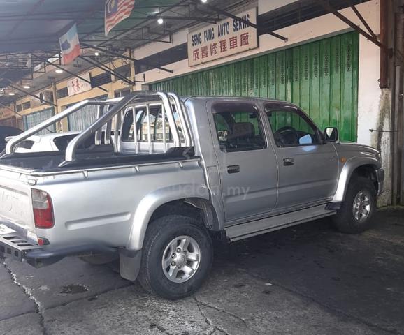 2002 Toyota HILUX 2.8 DUAL CAB (M) - 4