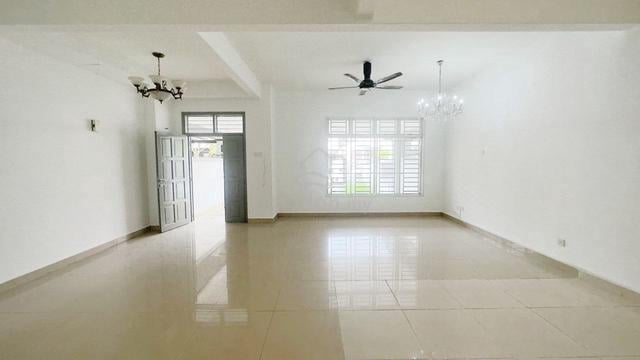 Double Storey House Bandar Uda Utama G&G Near Highway 1