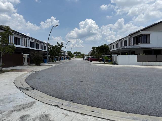 RENOVATED BELOW MARKET Rumah Teres 2 Tingkat di Elmina Green 1 1