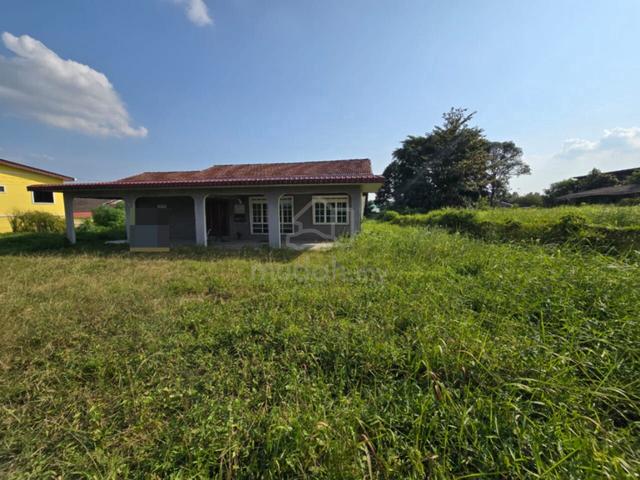 Land for sale Kampung Melayu Majidee Johor / Tanah kosong 1
