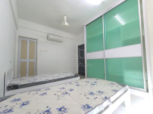 MasterRoom FREE deposit|PRIVATE |First Residence|Walking Distance MRT 1