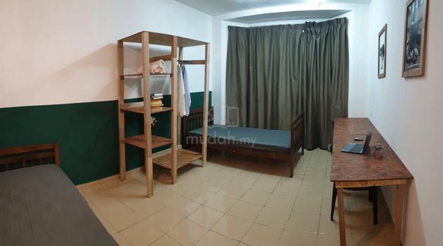 Twin Room for Ladies Double Terrace House, Tmn Kingfisher 3, Ujana 1