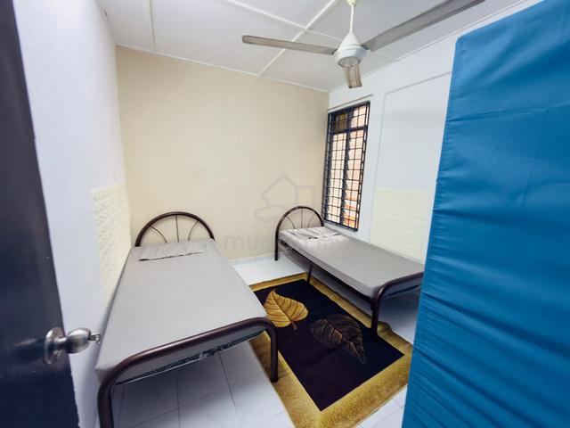 Bilik Taman Sutera Wangi, Batu Berendam, 1
