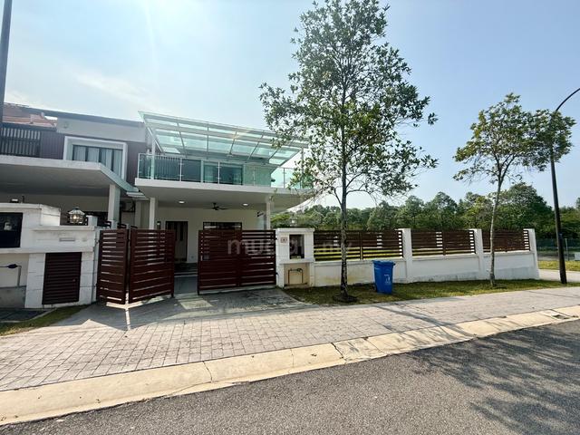 CORNER LOT | Double Storey Superlink Alam Impian, Shah Alam 1