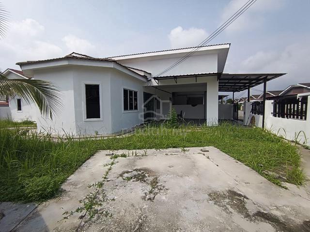 Lahat / 1 Storey Intermediate Corner / 2,852 sqft / Good Condition 1