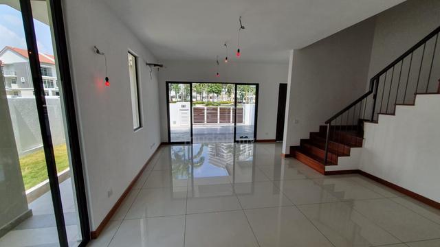 Lengkok nuri(semi-detached house),bayan lepas for sale 1