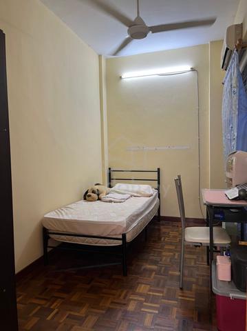 Fully Furnished Small Middle Room At Casa Damansara 1,SS2 1