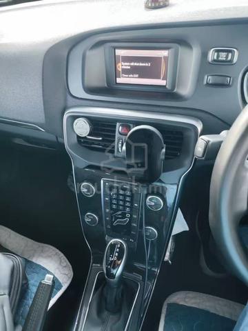 2018 Volvo V40 2.0 T4 (A) - 4