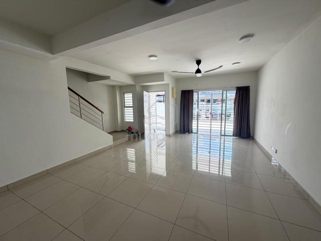 [ Partly Furnished ] 20x70 2 Storey House @ D'Laman, Kundang, Rawang 1